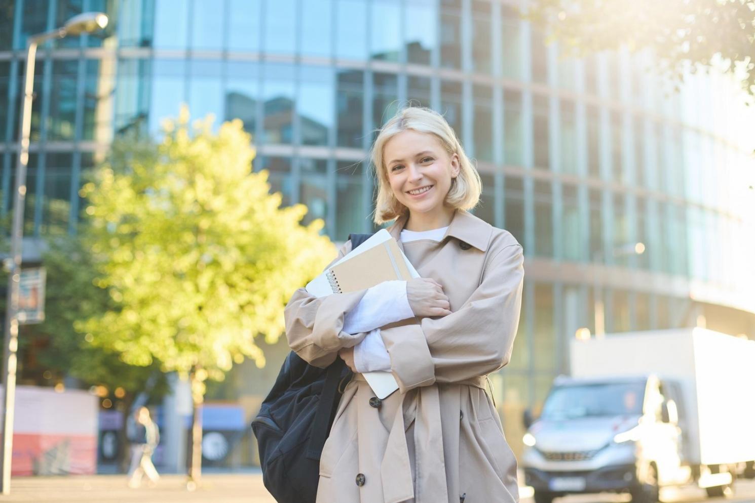 Presentación de análisis financiero en entorno profesional